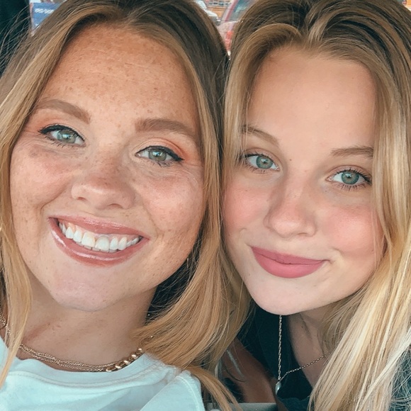 Meet your Posh Ambassador, Valerie. - Picture 3 of 8